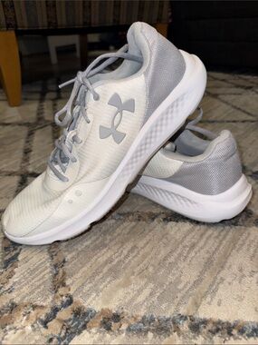 Under Armour White & Gray Men’s Training Shoes